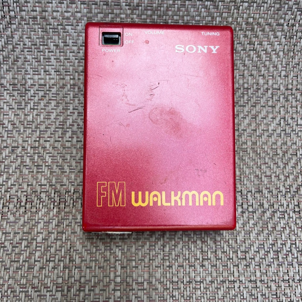 Sony FM Walkman SRF-30W Red Portable FM Stereo Receiver For Parts Repair Vintage